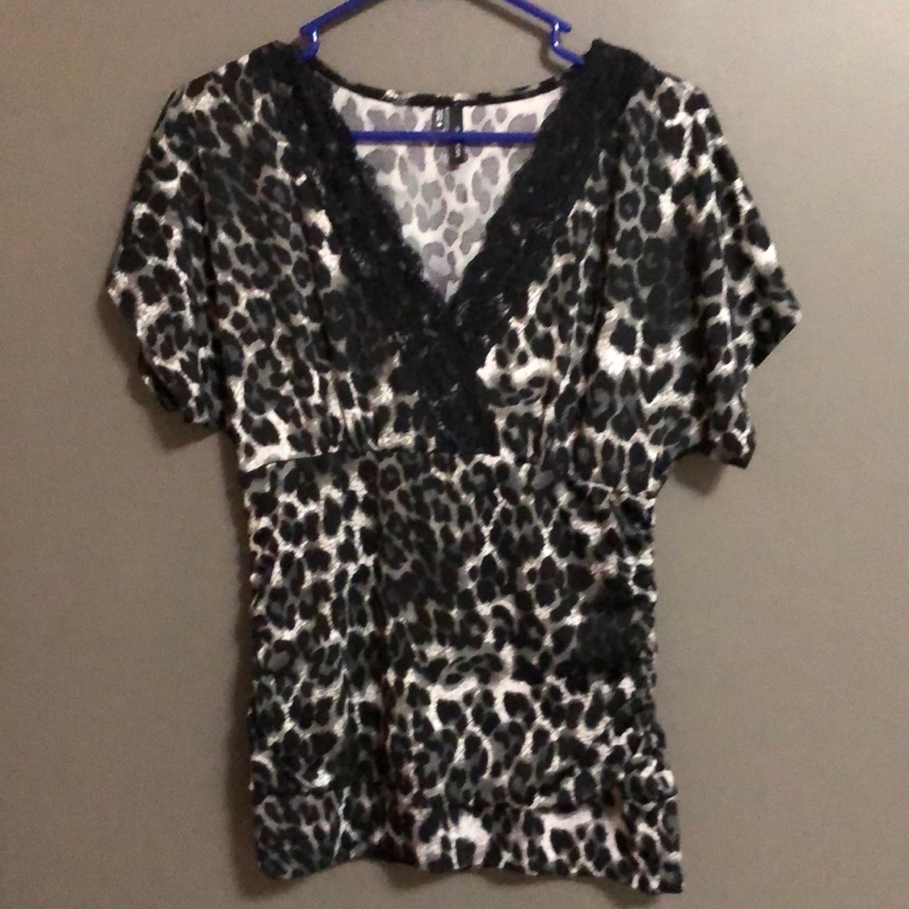 Sz M leopard print top